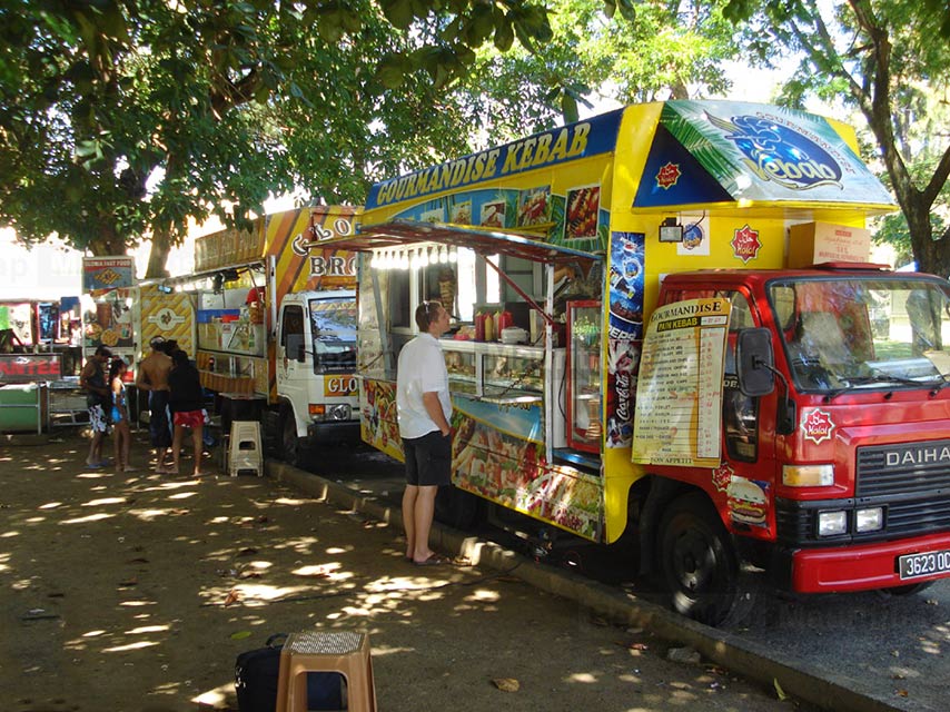 Food truck proposant des spécialités de street food mauricienne